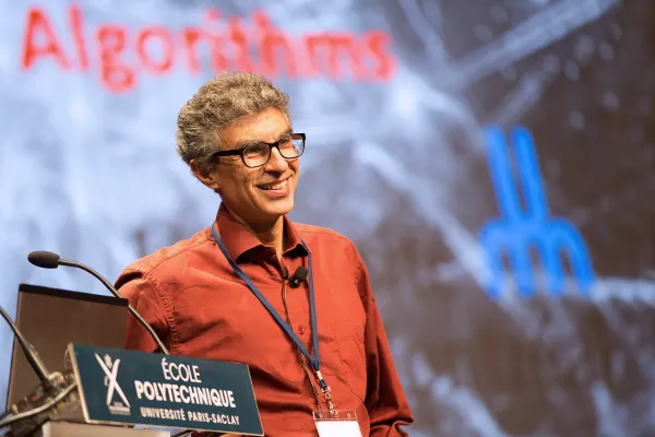 Yoshua Bengio : Le Parrain de l'IA Qui Alerte Sur Ses Propres Créations